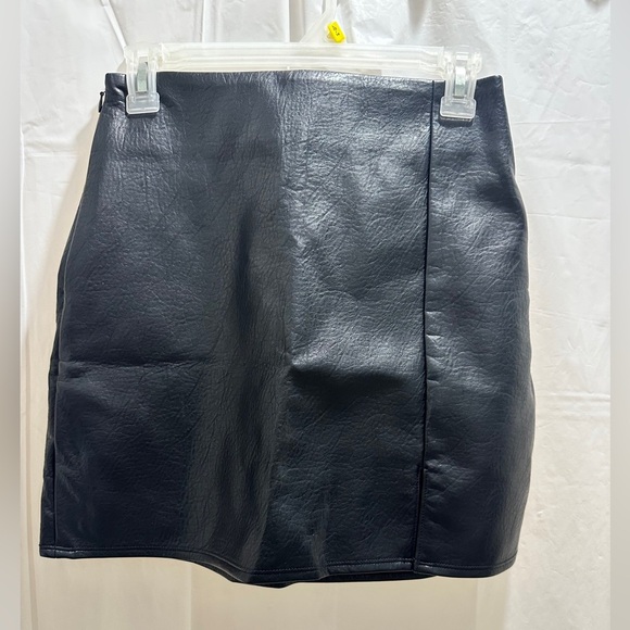 Old Navy Black Faux Leather Mini Skirt SZ XS - Picture 2 of 5